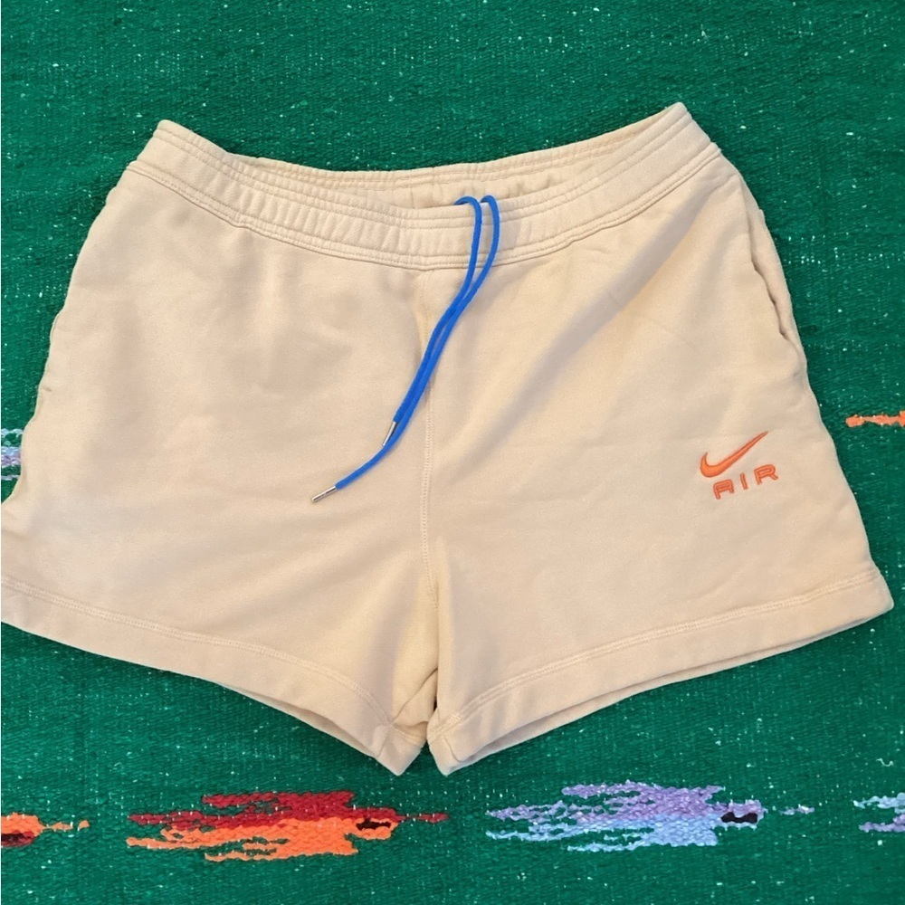 Nike sweat shorts p-SZ XL-drawstring -pockets-Tan
Waist 17”
Inseam 4”
@2